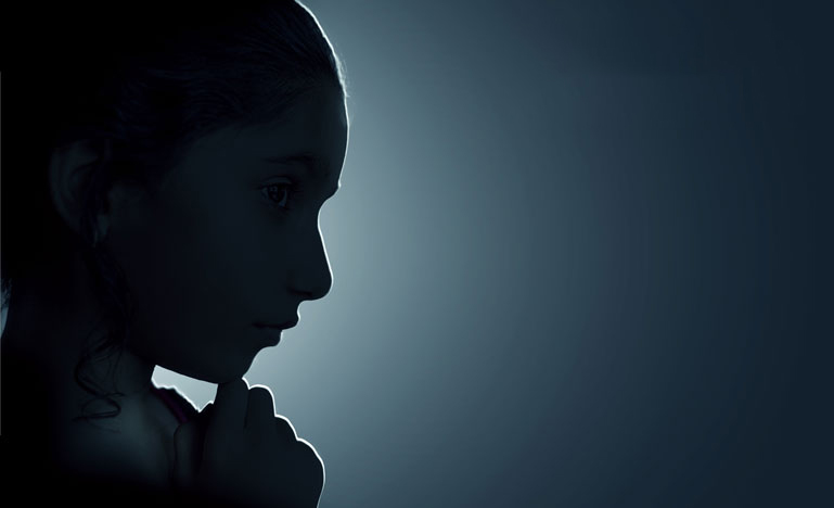 Silhouette d'enfant avec logo "en vedette" - Droit de la famille
