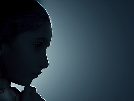 Silhouette d'enfant avec logo "en vedette" - Droit de la famille